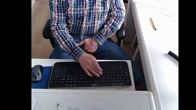 Snapshot of dutchpornking chatting on February 11, 11:43 am dutchpornking online show from February 11, 11:43 am