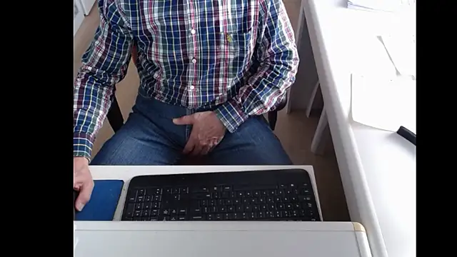 Snapshot of dutchpornking chatting on February 16, 8:32 am dutchpornking online show from February 16, 8:32 am