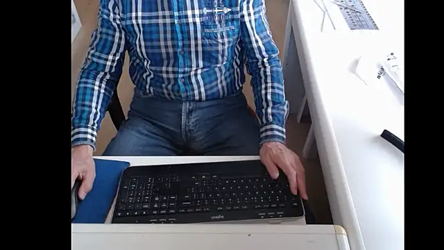 Snapshot of dutchpornking chatting on March 7, 8:23 am dutchpornking online show from March 7, 8:23 am