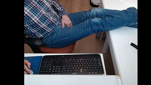 Snapshot of dutchpornking chatting on March 16, 4:01 pm dutchpornking online show from March 16, 4:01 pm