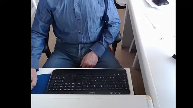 Snapshot of dutchpornking chatting on March 18, 7:30 am dutchpornking online show from March 18, 7:30 am