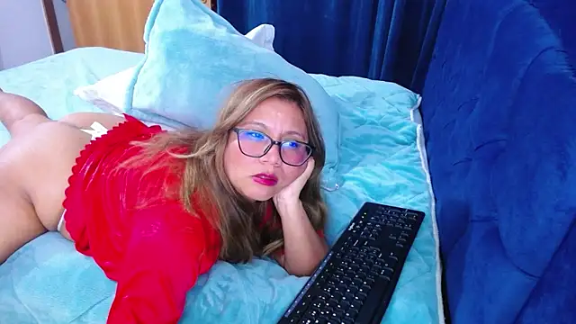 Snapshot of mondirty70 chatting on May 23, 2:28 am mondirty70 online show from May 23, 2:28 am