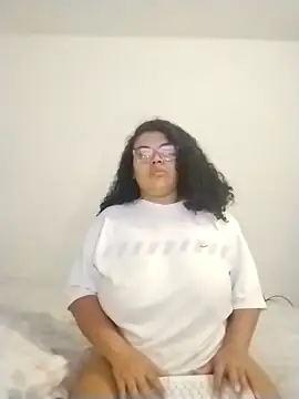 mabigomez00 online show from April 18, 9:13 am