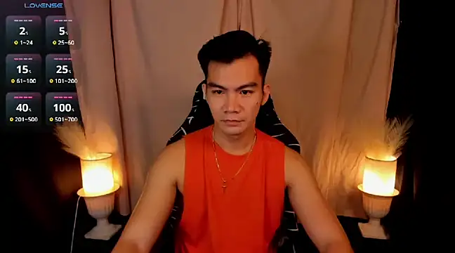 Snapshot of 000batman000 chatting on February 1, 12:37 pm 000batman000 online show from February 1, 12:37 pm