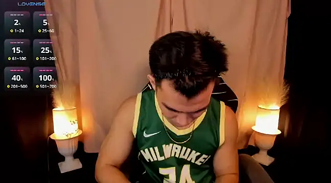 Snapshot of 000batman000 chatting on February 7, 1:11 pm 000batman000 online show from February 7, 1:11 pm