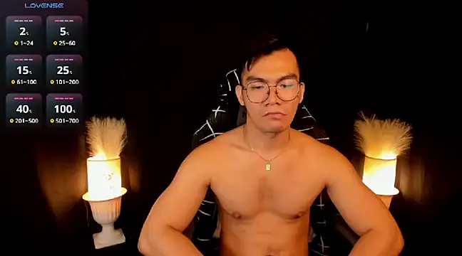 Snapshot of 000batman000 chatting on February 24, 4:16 am 000batman000 online show from February 24, 4:16 am