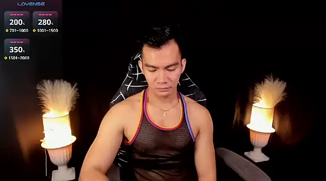 Snapshot of 000batman000 chatting on March 19, 12:48 am 000batman000 online show from March 19, 12:48 am