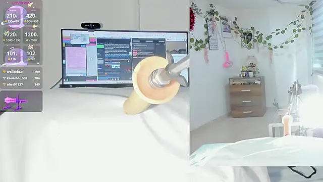 sofi velez online show from December 14, 5:07 pm