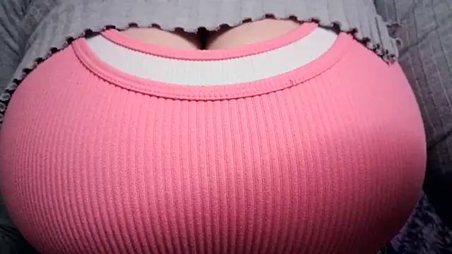 Snapshot of AnnyelinnaLove chatting on May 9, 7:46 am AnnyelinnaLove online show from May 9, 7:46 am
