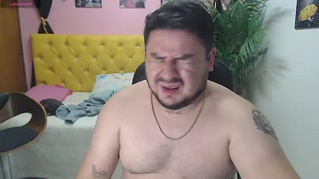 Snapshot of oso_dirty_ chatting on February 1, 5:26 pm oso dirty  online show from February 1, 5:26 pm