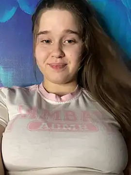 Snapshot of HornyGirlH chatting on December 21, 9:47 pm HornyGirlH online show from December 21, 9:47 pm