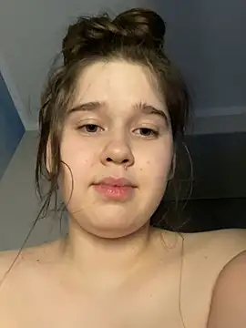 Snapshot of HornyGirlH chatting on December 22, 12:50 am HornyGirlH online show from December 22, 12:50 am