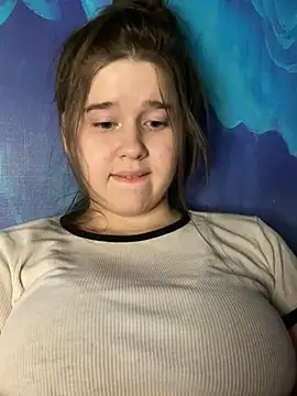 Snapshot of HornyGirlH chatting on December 28, 1:29 am HornyGirlH online show from December 28, 1:29 am