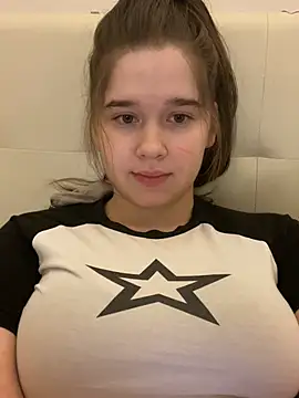 Snapshot of HornyGirlH chatting on February 4, 1:23 am HornyGirlH online show from February 4, 1:23 am