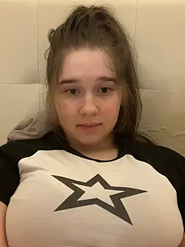 Snapshot of HornyGirlH chatting on February 4, 4:26 am HornyGirlH online show from February 4, 4:26 am