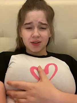 Snapshot of HornyGirlH chatting on February 15, 12:26 am HornyGirlH online show from February 15, 12:26 am