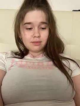 Snapshot of HornyGirlH chatting on March 9, 4:27 am HornyGirlH online show from March 9, 4:27 am