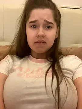 Snapshot of HornyGirlH chatting on October 3, 10:18 pm HornyGirlH online show from October 3, 10:18 pm