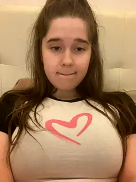 Snapshot of HornyGirlH chatting on October 20, 10:32 pm HornyGirlH online show from October 20, 10:32 pm