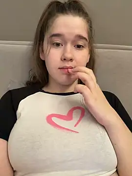 Snapshot of HornyGirlH chatting on May 11, 5:57 am HornyGirlH online show from May 11, 5:57 am