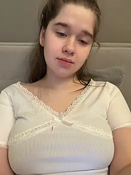 Snapshot of HornyGirlH chatting on May 18, 1:45 am HornyGirlH online show from May 18, 1:45 am
