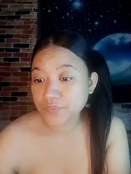 Snapshot of Urchanel chatting on April 23, 1:35 pm Urchanel online show from April 23, 1:35 pm