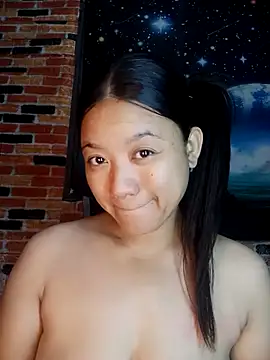 Snapshot of Urchanel chatting on May 2, 11:54 pm Urchanel online show from May 2, 11:54 pm