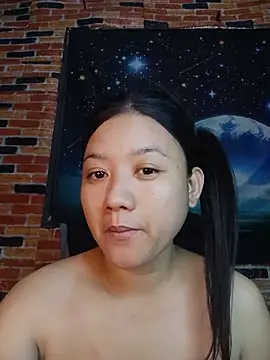 Snapshot of Urchanel chatting on May 15, 12:17 am Urchanel online show from May 15, 12:17 am