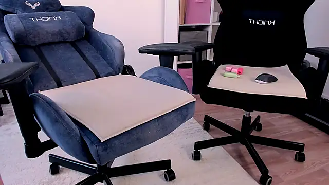 hotblonds online show from February 2, 12:15 pm