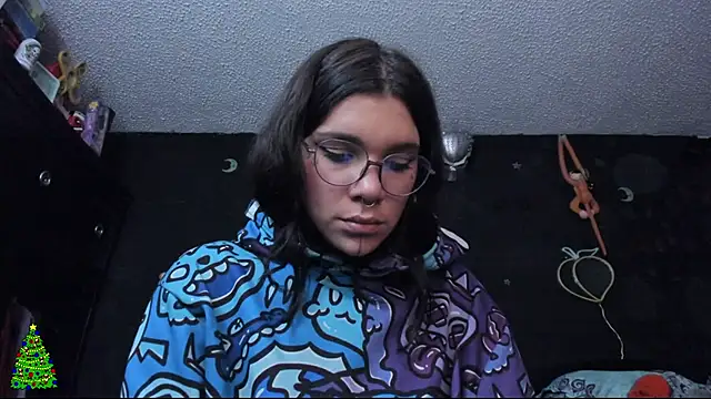 Snapshot of Lilmarieee chatting on December 9, 10:09 pm Lilmarieee online show from December 9, 10:09 pm