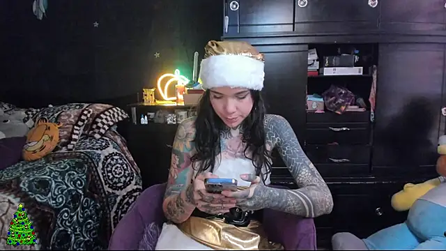 Snapshot of Lilmarieee chatting on December 24, 2:54 pm Lilmarieee online show from December 24, 2:54 pm