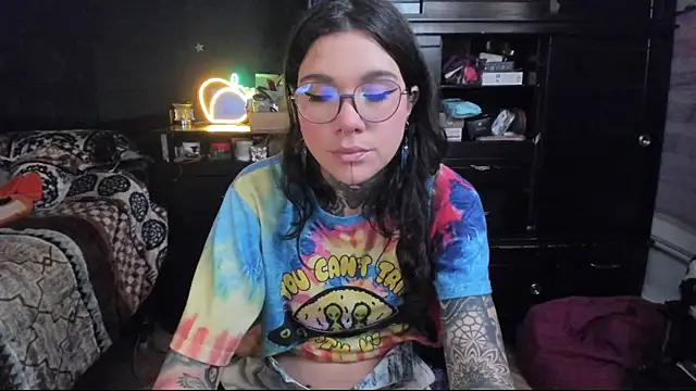 Snapshot of Lilmarieee chatting on January 10, 10:25 pm Lilmarieee online show from January 10, 10:25 pm