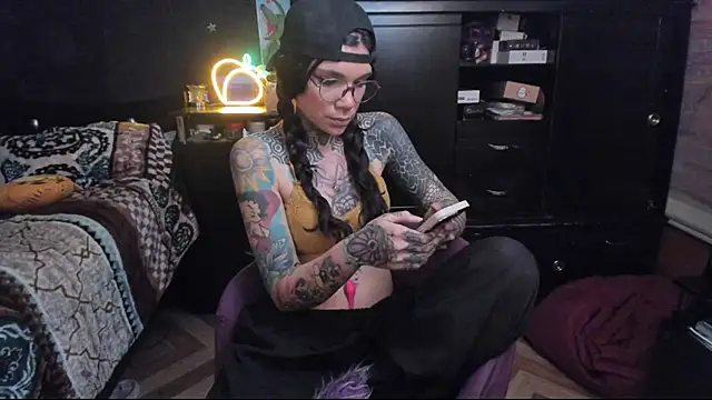 Snapshot of Lilmarieee chatting on January 17, 1:36 am Lilmarieee online show from January 17, 1:36 am