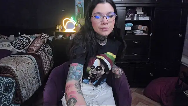 Snapshot of Lilmarieee chatting on January 17, 10:01 pm Lilmarieee online show from January 17, 10:01 pm