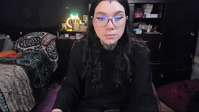 Snapshot of Lilmarieee chatting on February 12, 9:43 pm Lilmarieee online show from February 12, 9:43 pm