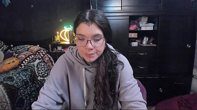 Snapshot of Lilmarieee chatting on February 14, 9:53 pm Lilmarieee online show from February 14, 9:53 pm
