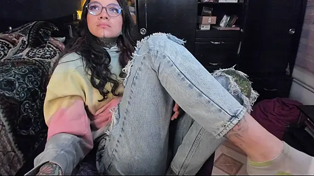 Snapshot of Lilmarieee chatting on February 19, 1:51 am Lilmarieee online show from February 19, 1:51 am