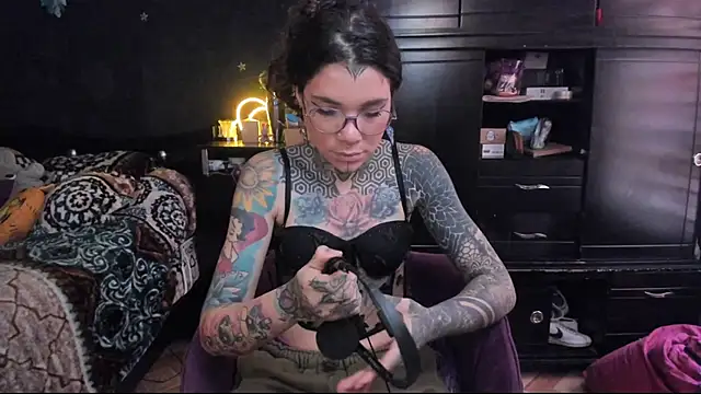 Snapshot of Lilmarieee chatting on February 26, 3:19 pm Lilmarieee online show from February 26, 3:19 pm