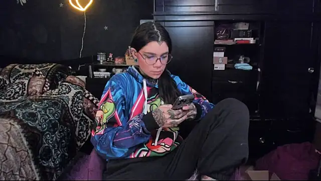 Snapshot of Lilmarieee chatting on March 13, 10:43 pm Lilmarieee online show from March 13, 10:43 pm