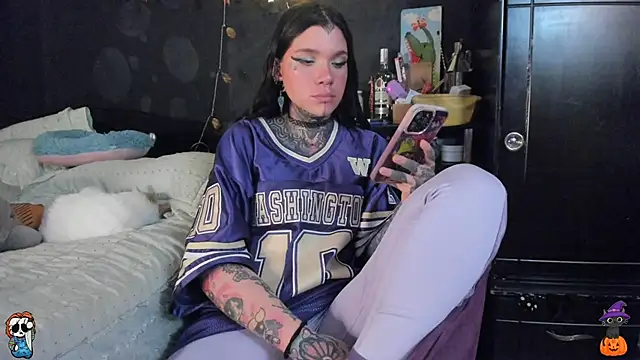 Lilmarieee online show from October 29, 10:44 pm