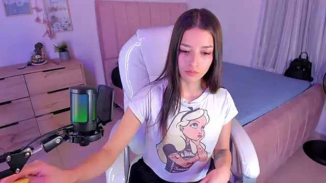 Amaia Daniells online show from March 18, 3:20 am