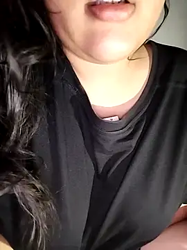 Annerae online show from October 31, 5:14 pm