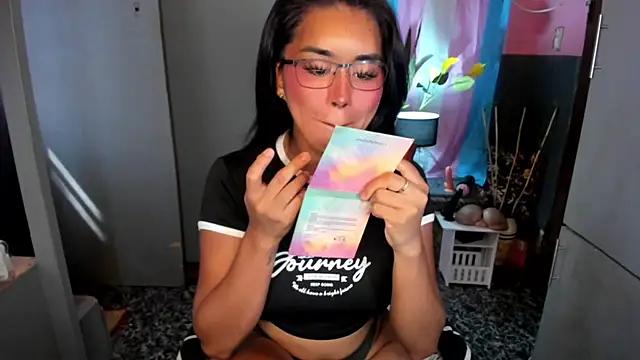 Snapshot of QuiinMollyXxX chatting on April 24, 1:19 am QuiinMollyXxX online show from April 24, 1:19 am