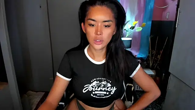 Snapshot of QuiinMollyXxX chatting on April 26, 1:58 am QuiinMollyXxX online show from April 26, 1:58 am