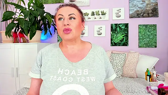 BigTittyGoddess online show from September 28, 5:18 pm