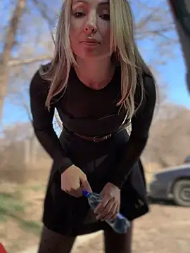 Snapshot of YOUR-KARINA chatting on March 18, 9:42 am YOUR-KARINA online show from March 18, 9:42 am