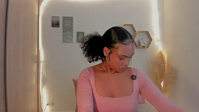 Snapshot of mariam_hill chatting on June 12, 12:53 am mariam hill online show from June 12, 12:53 am