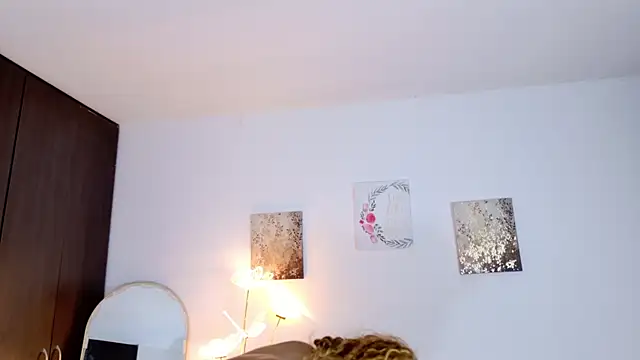 SarahCinnamon- online show from April 16, 7:03 pm