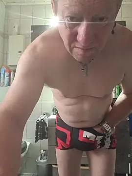 tomtom111111 online show from September 13, 7:41 am