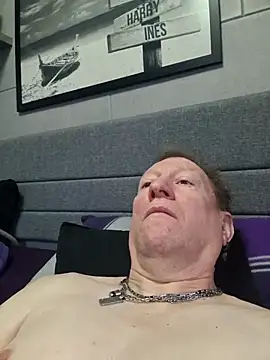 Snapshot of tomtom111111 chatting on February 1, 11:53 am tomtom111111 online show from February 1, 11:53 am